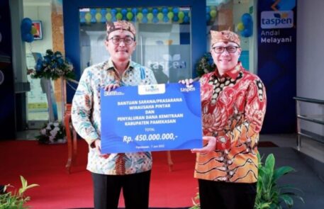 Sapu Tangan Biru Jadi Program Bupati Pamekasan Kembangkan Ekonomi Daerah