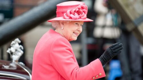 Mengenang Ratu Elizabeth II,  Ini Fakta Menarik dari Fashion Busana Ikoniknya