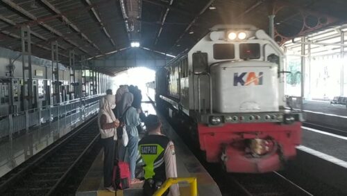 Ramadan Hampir Tiba, Santri Jombang Mudik Duluan Naik Kereta