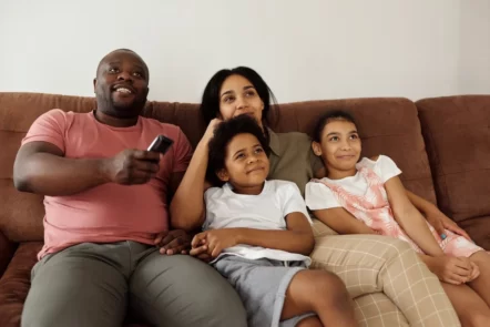 7 Rekomendasi Film yang Bisa Ditonton Saat Lebaran Bersama Keluarga Untuk Mengisi Waktu Luang Setelah Bersilaturahmi, Sekaligus Quality Time Keluarga