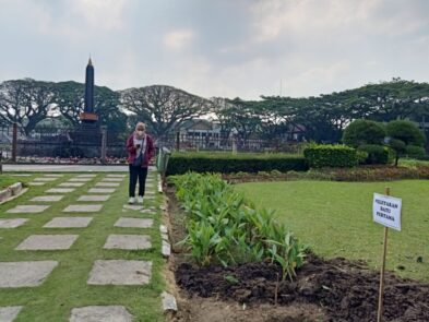 Revitalisasi Alun-Alun Tugu Dimulai, Wali Kota Sutiaji Lakukan Peletakan Batu Pertama