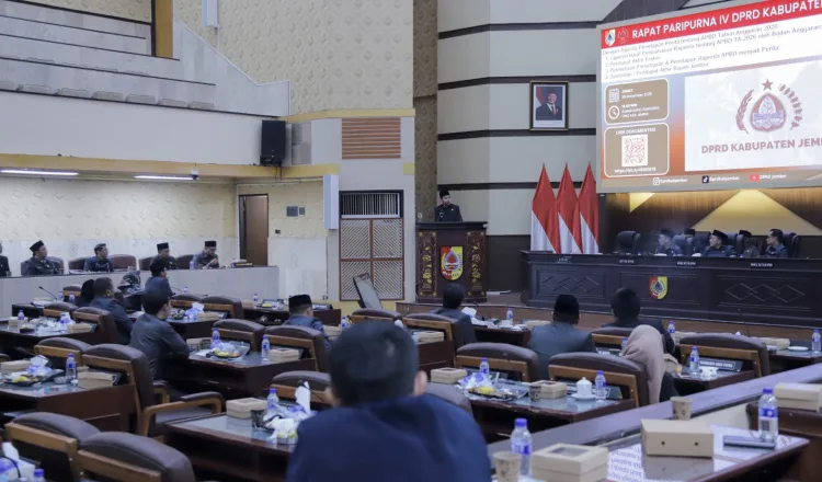 Rapat paripurna penetapan Raperda APBD Jember 2026, Jumat (28/11/2025) malam. (Foto: Dok/Diskominfo Jember)