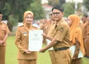 Serahkan SK Kenaikan Pangkat 76 ASN, Mbak Wali Tekankan Pelayanan Optimal di Bulan Ramadan