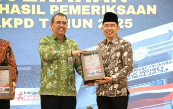 Gus Fawait Sukses Bawa Pemkab Jember Raih Opini WTP BPK Bupati Jember menerima piagam penghargaan opini WTP dari BPK RI. (Foto: Dok/Diskominfo Jember)