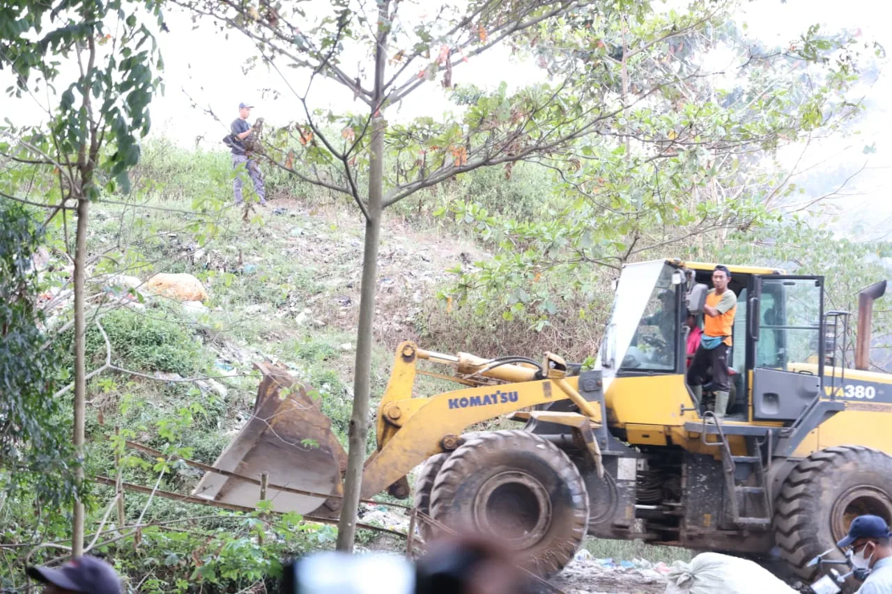 Aktivitas pengelolaan TPA Pakusari, Sabtu (27/6/2026). (Foto: Dok/Diskominfo Jember)