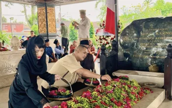 Peringatan Haul Ke-56 Bung Karno, Cucu Nyekar di Pusara Sang Kakek Bersama Masyarakat Blitar