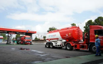 Harga solar Non Subsidi Kompak Turun Per Hari ini Pertamina Patra niaga Jatim Balinus mendistribusikan BBM di SPBU (Pertamina Patra niaga Jatimbalinus)
