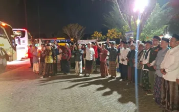 Wabup Probolinggo Sambut Kepulangan Jamaah Haji Kloter 1 dan 2 Kabupaten Probolinggo di Miniatur Ka’bah Gending