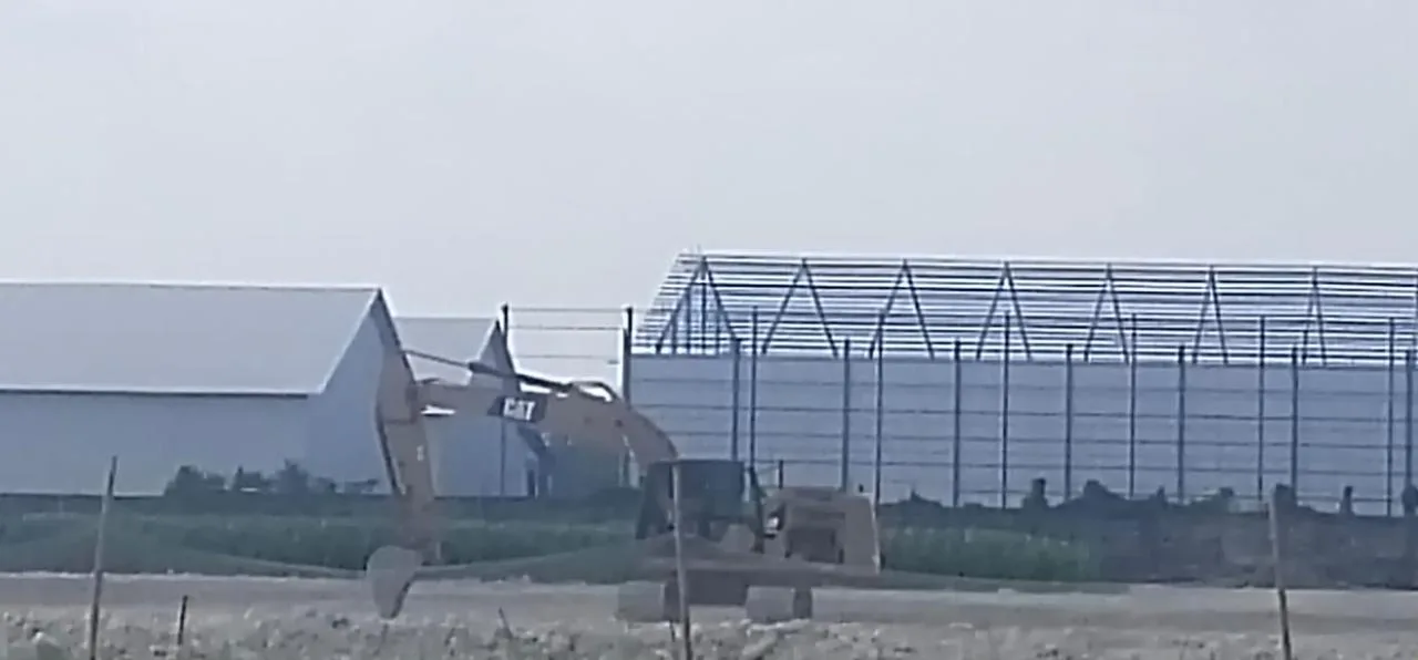 Aktivitas perluasan gudang milik PT Abadi Langgeng Gemilang di Desa Jambearum, Rabu (24/6/2026). (Foto: Teamwork)