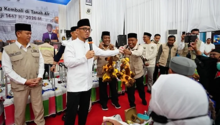 Jamaah Haji Kloter 14 Aceh Disambut Langsung Wamenhaj RI Dahnil Anzar Simanjuntak