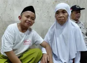 Konsistensi Mbah Painah Berjualan Daun Pisang dan Menabung Berbuah Ibadah Haji