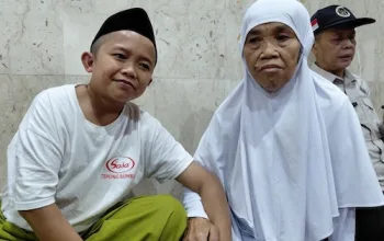 Konsistensi Mbah Painah Berjualan Daun Pisang dan Menabung Berbuah Ibadah Haji