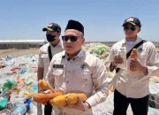Gudang Sitaan Barang Bawaan Jamaah Dipenuhi Botol Air Zamzam yang Menggunung