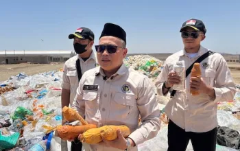 Gudang Sitaan Barang Bawaan Jamaah Dipenuhi Botol Air Zamzam yang Menggunung