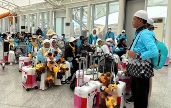Demi Oleh-Oleh Bisa Dibawa Pulang, Jamaah Haji Rela Pakai Baju Berlapis-lapis