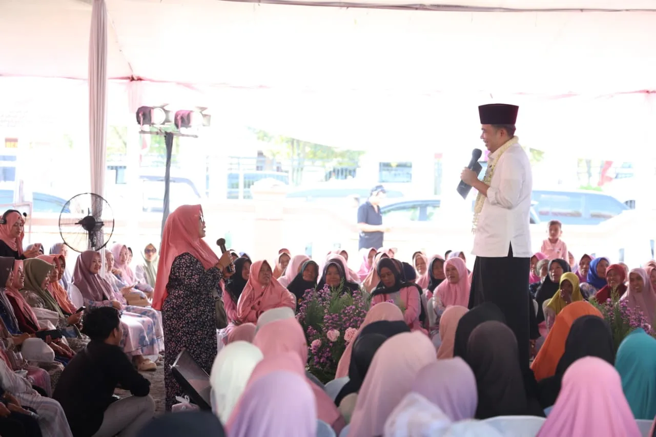 Warga Kecamatan Sumberjambe menyampaikan keluh kesahnya kepada Gus Fawait, Senin (29/6/2026). (Foto: Dok/Diskominfo Jember)