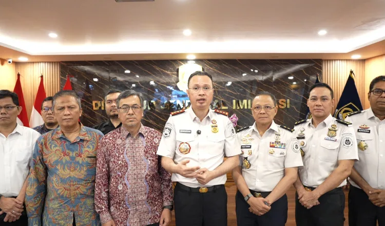 Imigrasi dan ITB diwawancarai media usai membahas program "Pagar Digital" di Gedung Direktorat Jenderal Imigrasi, Selasa (30/06/2026). (Foto: Dok/Humas Kantor Imigrasi Jember)
