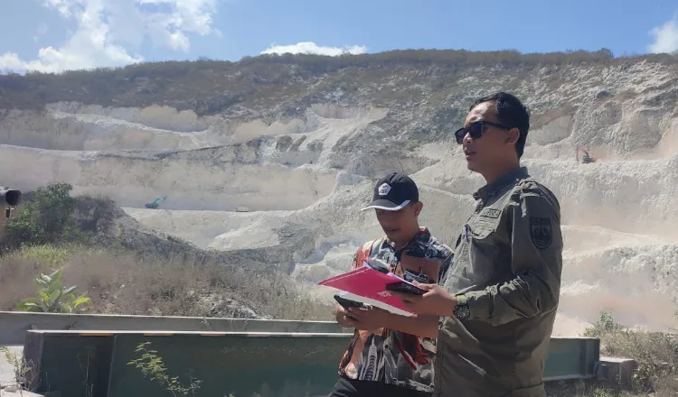 Satgas Infrastruktur dan Tata Ruang Pemkab Jember saat sidak Gunung Sadeng, Kamis (9/7/2026). (Foto: Istimewa)