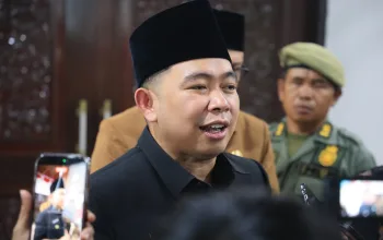 Bupati Jember, Muhammad Fawait, diwawancarai media. (Foto: Dok/Diskominfo Jember)