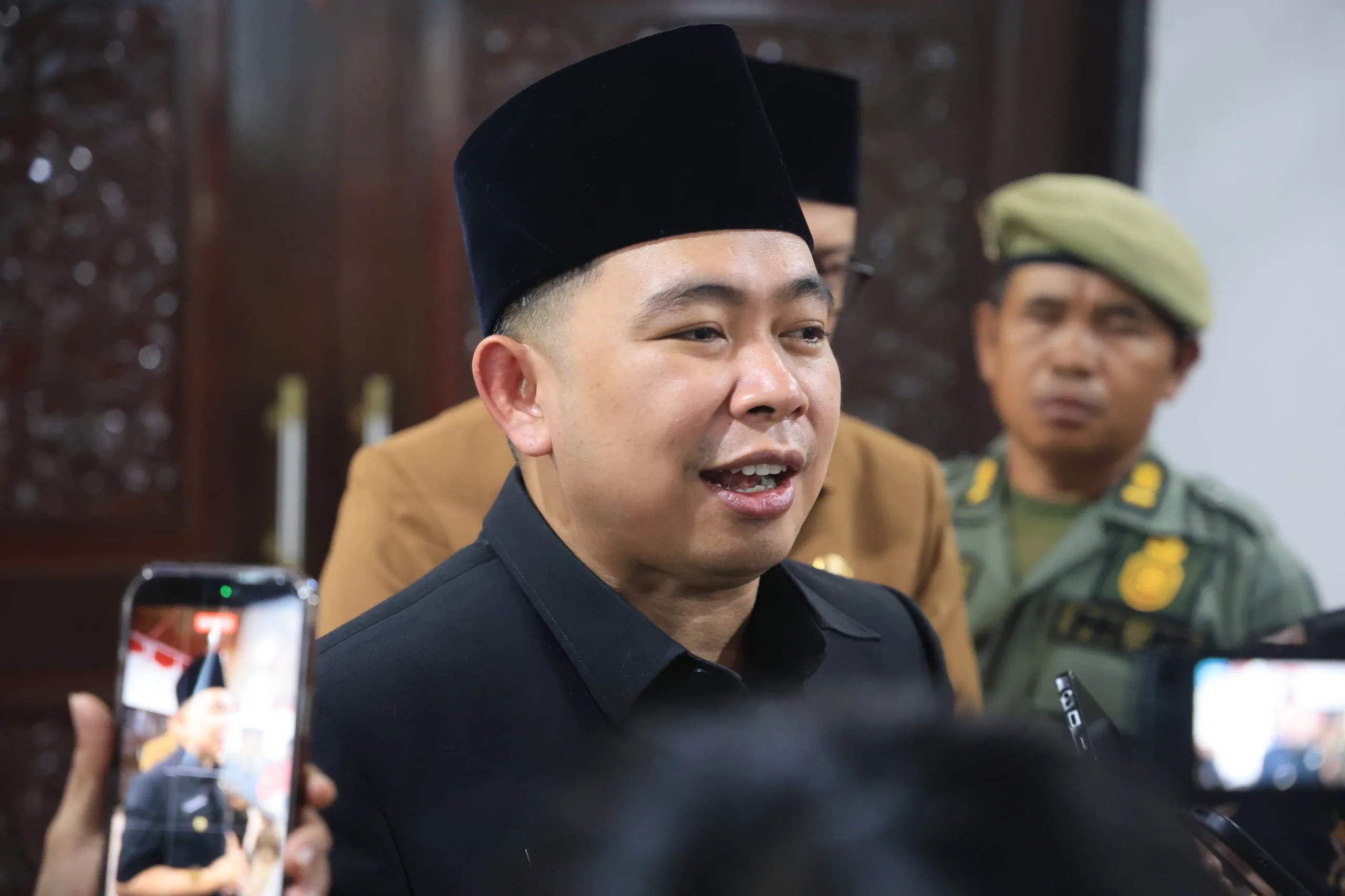 Bupati Jember, Muhammad Fawait, diwawancarai media. (Foto: Dok/Diskominfo Jember)